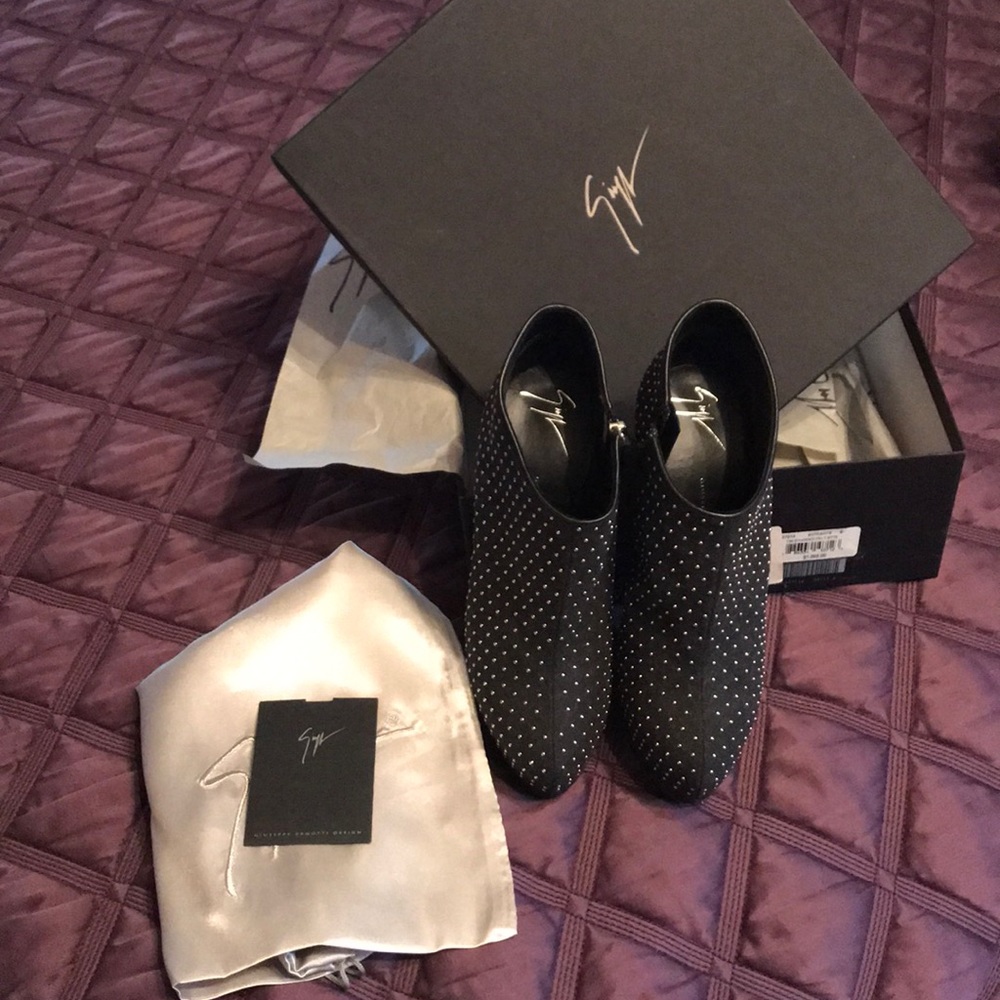 AUTHENTIC Giuseppe zanotti bootie